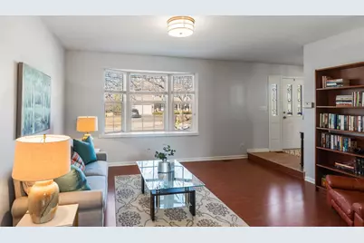 509 W Hawthorne Boulevard, Mundelein, IL 60060 - Photo 4