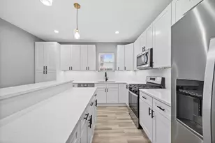 209 N Hunter St, Thornton, IL 60476 - Photo 8