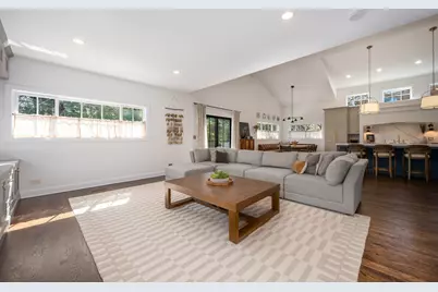 6529 N Ponchartrain Boulevard, Chicago, IL 60646 - Photo 12