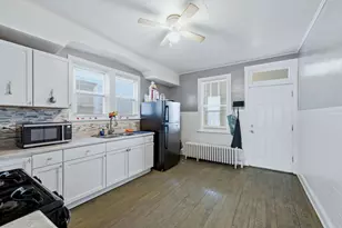 8412 S Manistee Ave, Chicago, IL 60617 - Photo 12