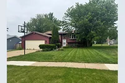 114 W Hawthorne Boulevard, Mundelein, IL 60060 - Photo 2