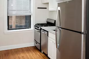 837 W Cornelia Ave, Chicago, IL 60657 - Photo 2