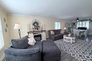 1565 Candlewood Dr, Crystal Lake, IL 60014 - Photo 2