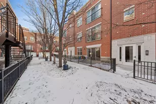 347 E 25th Pl, Chicago, IL 60616 - Photo 2