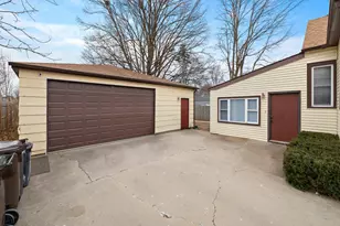 15 W Woodstock St, Crystal Lake, IL 60014 - Photo 16