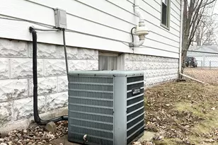 1075 S 7th Ave, Kankakee, IL 60901 - Photo 4