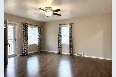 1075 S 7th Avenue, Kankakee, IL 60901 - Photo 6