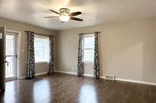 1075 S 7th Ave, Kankakee, IL 60901 - Photo 6