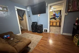 906 Ave G, Sterling, IL 61081 - Photo 2