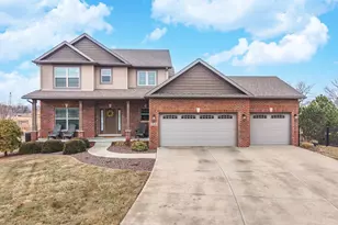 2110 Sinclair Ct, Bloomington, IL 61704 - Photo 2