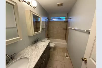 575 Capital Lane, Gurnee, IL 60031 - Photo 8