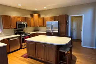 575 Capital Ln, Gurnee, IL 60031 - Photo 2
