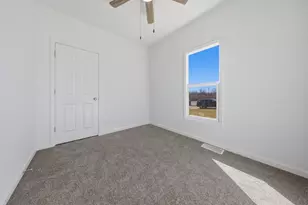 835 Bishop Ave, Aurora, IL 60506 - Photo 8