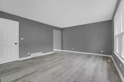 842 Colonial Drive #B, Wheeling, IL 60090 - Photo 2