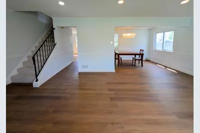 235 E Manchester Drive, Wheeling, IL 60090 - Photo 6