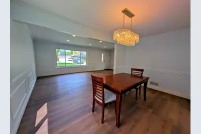 235 E Manchester Drive, Wheeling, IL 60090 - Photo 8