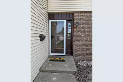 235 E Manchester Drive, Wheeling, IL 60090 - Photo 2