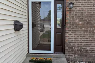 235 E Manchester Dr, Wheeling, IL 60090 - Photo 2