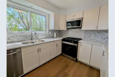 235 E Manchester Drive, Wheeling, IL 60090 - Photo 10