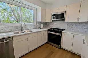 235 E Manchester Dr, Wheeling, IL 60090 - Photo 10