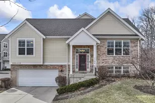 1100 Tuscany Dr, Streamwood, IL 60107 - Photo 2