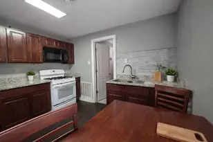 616 Glenwood Ave, Elgin, IL 60120 - Photo 2