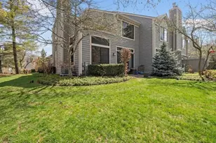 374 White Oak Ln, Lake Barrington, IL 60010 - Photo 2