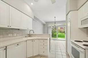 374 White Oak Ln, Lake Barrington, IL 60010 - Photo 6