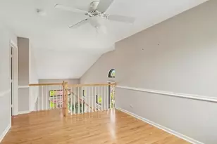 374 White Oak Ln, Lake Barrington, IL 60010 - Photo 10