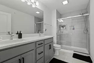 30W158 Wheeler Cir, Warrenville, IL 60563 - Photo 16