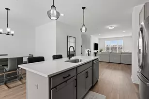 30W158 Wheeler Cir, Warrenville, IL 60563 - Photo 8