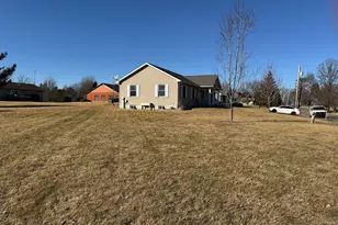 108 SW Lanark Ave, Lanark, IL 61046 - Photo 8