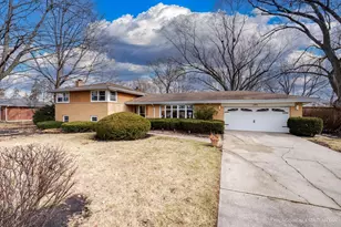 1105 N Maple Ln, Prospect Heights, IL 60070 - Photo 1