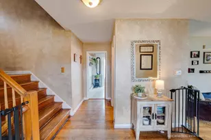 1105 N Maple Ln, Prospect Heights, IL 60070 - Photo 2