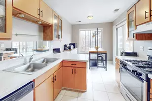 225 Columbia Ct, Schaumburg, IL 60193 - Photo 4