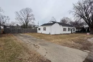 1430 Meitzler St, Tilton, IL 61833 - Photo 2