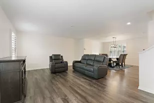 890 Larkspur Ln, Hampshire, IL 60140 - Photo 6