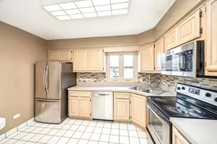 9430 Greenbriar Dr, Hickory Hills, IL 60457 - Photo 10