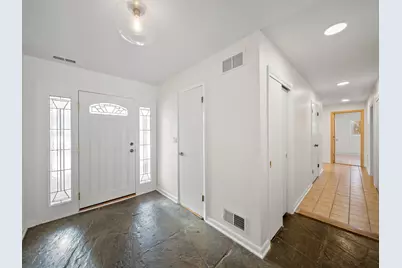 16 Yorkshire Drive, Lincolnshire, IL 60069 - Photo 4