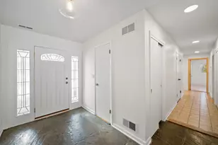 16 Yorkshire Dr, Lincolnshire, IL 60069 - Photo 4