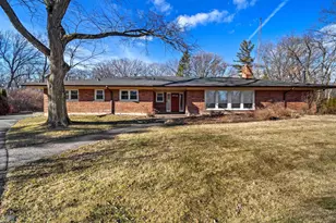 16 Yorkshire Dr, Lincolnshire, IL 60069 - Photo 2