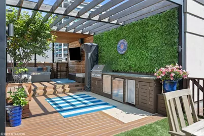 362 W Huron Street #B, Chicago, IL 60654 - Photo 2