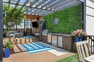 362 W Huron St, Chicago, IL 60654 - Photo 2