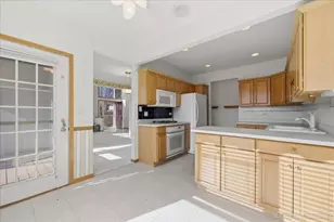 1546 Treeline Ct, Naperville, IL 60565 - Photo 4