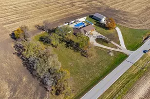 10739 E 3200 N Rd, Blackstone, IL 61313 - Photo 6