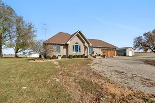 10739 E 3200 N Rd, Blackstone, IL 61313 - Photo 4