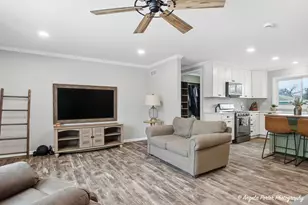 2022 Woodlane Dr, Lindenhurst, IL 60046 - Photo 2