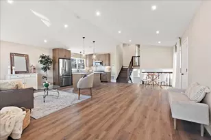 17212 Cottage Ct, Tinley Park, IL 60487 - Photo 2