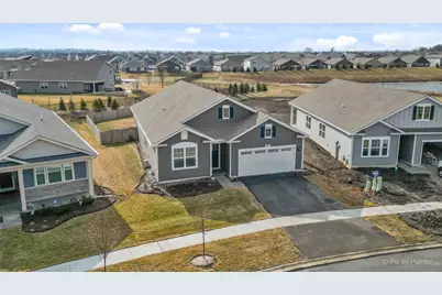 927 Plateau Drive, Pingree Grove, IL 60140 - Photo 2