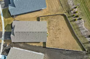 927 Plateau Dr, Pingree Grove, IL 60140 - Photo 4